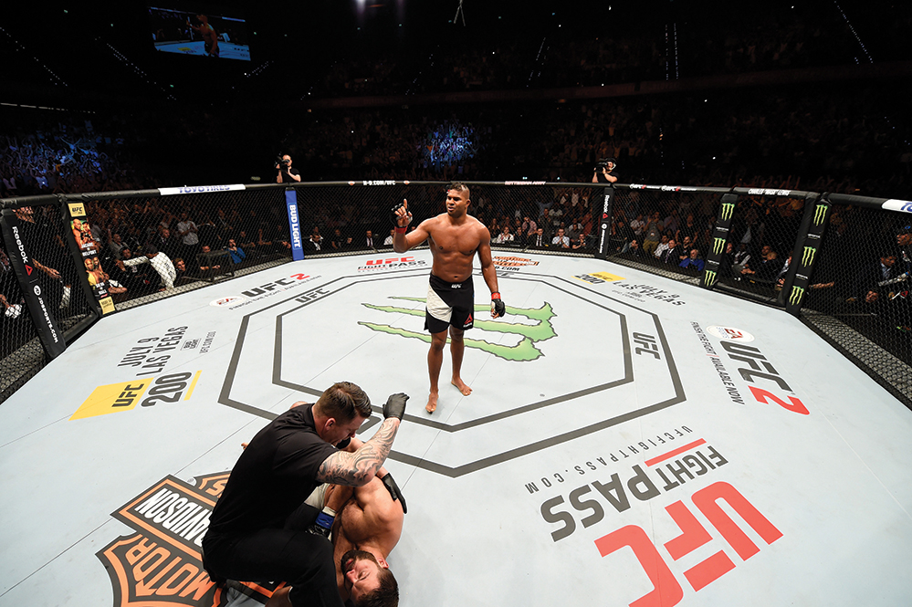 Andrei Arlovski knocked out by Overeem’s front kick in Rotterdam (Credit: Getty Images)